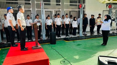 Karutan Padangpanjang Novri Abbas, SH., MH saat menjadi Inspektur Upacara Hari Lahir Pancasila di Rutan kelas II Padangpanjang, Senin (01/06/2026).