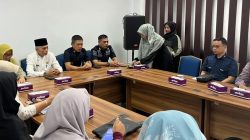 Karutan Padangpanjang Novri Abbas bersama Kepala Disdikbud Padangpanjang Nasrul dan jajaran, saat rapat koordinasi membahas tindaklanjut pelaksanaan program pendidikan kesetaraan bagi warga binaan, Jumat (05/06/2026).