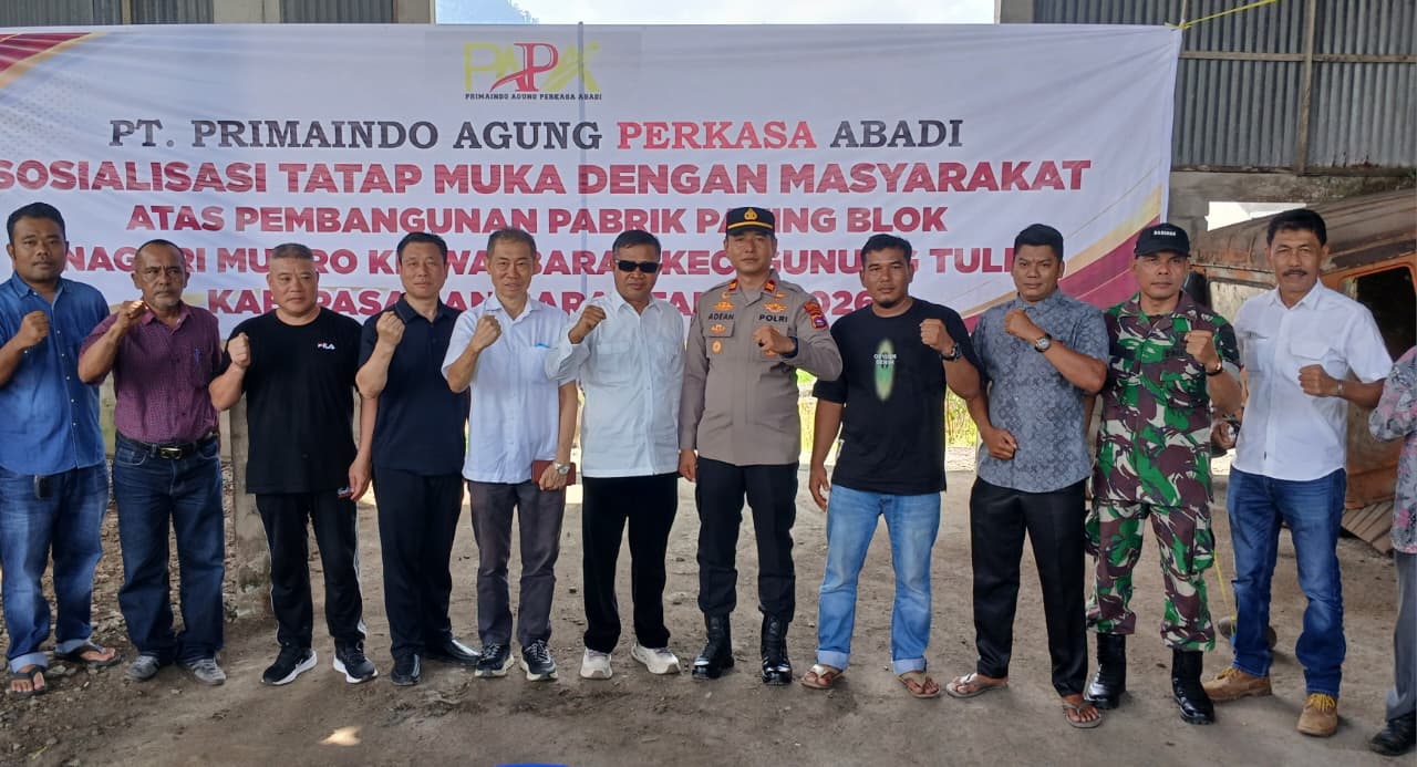 Pimpinan PT. Primaindo Agung Perkasa Abadi Drs. Syahrul Es Andrew Lou didampingi Azhary Muzar bersama Ketua Ketua Komisi II DPRD Sumbar Khairuddin Simajuntak saat Sosialisasi Pembangunan Pabrik Paving Blok di Nagari Kiawai Barat, Sabtu (13/06/2026).