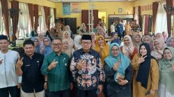 Kepala Dinas Pendidikan Sumbar Habibul Fuadi, S.Pd, M.Si bersama Kepala SMAN 2 Pasaman Nini Mursini, S.Pd, M.Pd dan jajaran Majelis Guru SMAN 2 Pasaman, Jum’at (05/05/2026).