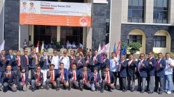 Ketua FORKI Sumbar Kharuddin Simajuntak bersama panitia pelaksana Kejurda FORKI di GOR Lubuksikaping, Pasaman, Sabtu (27/06/2026).