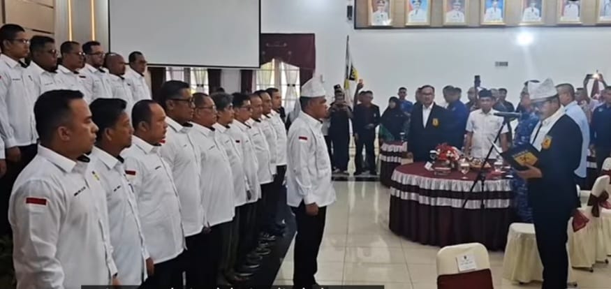 Ketua PB FORKI Marsekal TNI (Purn) Dr. Hadi Tjahjanto saat melantik pengurus FORKI Sumbar di Auditorium Gubernur Sumbar, Sabtu (06/07/2026).