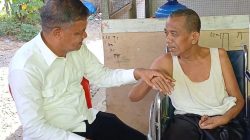 Ketua Komisi II DPRD Sumbar Khairuddin Simajuntak saat mengunjungi kerabatnya di Simpang Tiga Alin, Gunung Tuleh, Pasaman Barat, Minggu (14/06/2026).