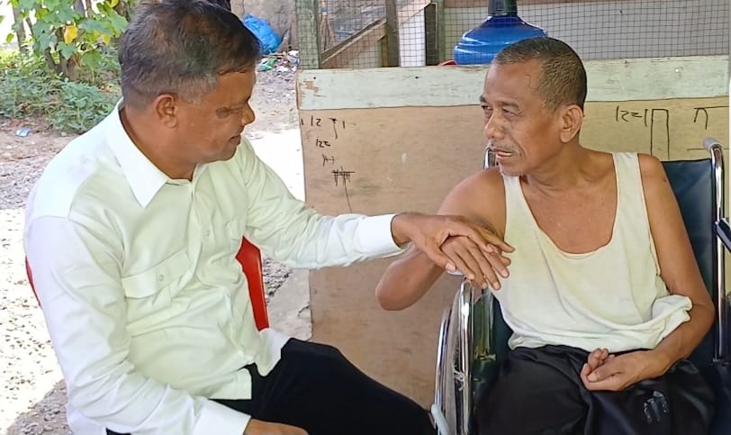 Ketua Komisi II DPRD Sumbar Khairuddin Simajuntak saat mengunjungi kerabatnya di Simpang Tiga Alin, Gunung Tuleh, Pasaman Barat, Minggu (14/06/2026).