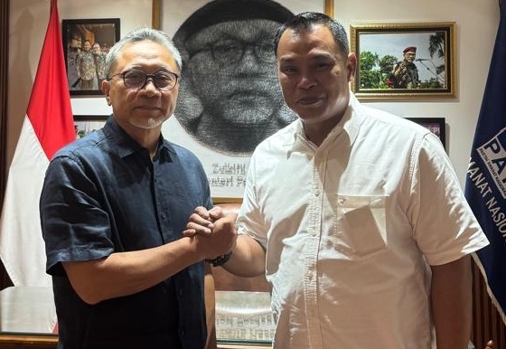 Wakil Ketua DPRD Kota Padangpanjang Mardiansyah, S.Kom bersama Ketua DPP PAN Zulkifli Hasan saat pertemuan di Jakarta.
