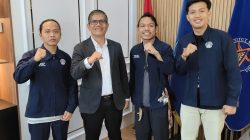 Rektor ISI Padangpanjang Dr. Febri Yulika, S.Ag., M.Hum bersama mahasiswa Pascasarjana ISI Padangpanjang, Senin (22/06/2026). 