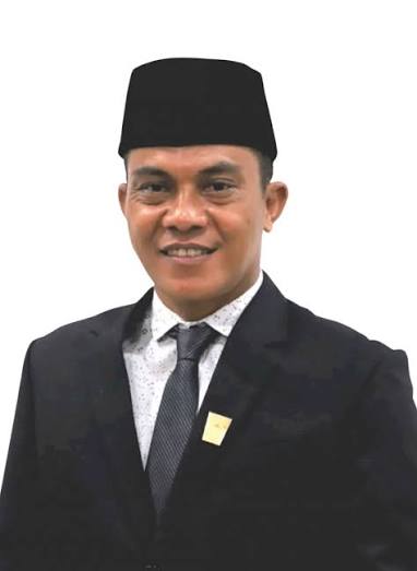 Ketua Fraksi PAN DPRD Kota Padang Rustam Efendi.