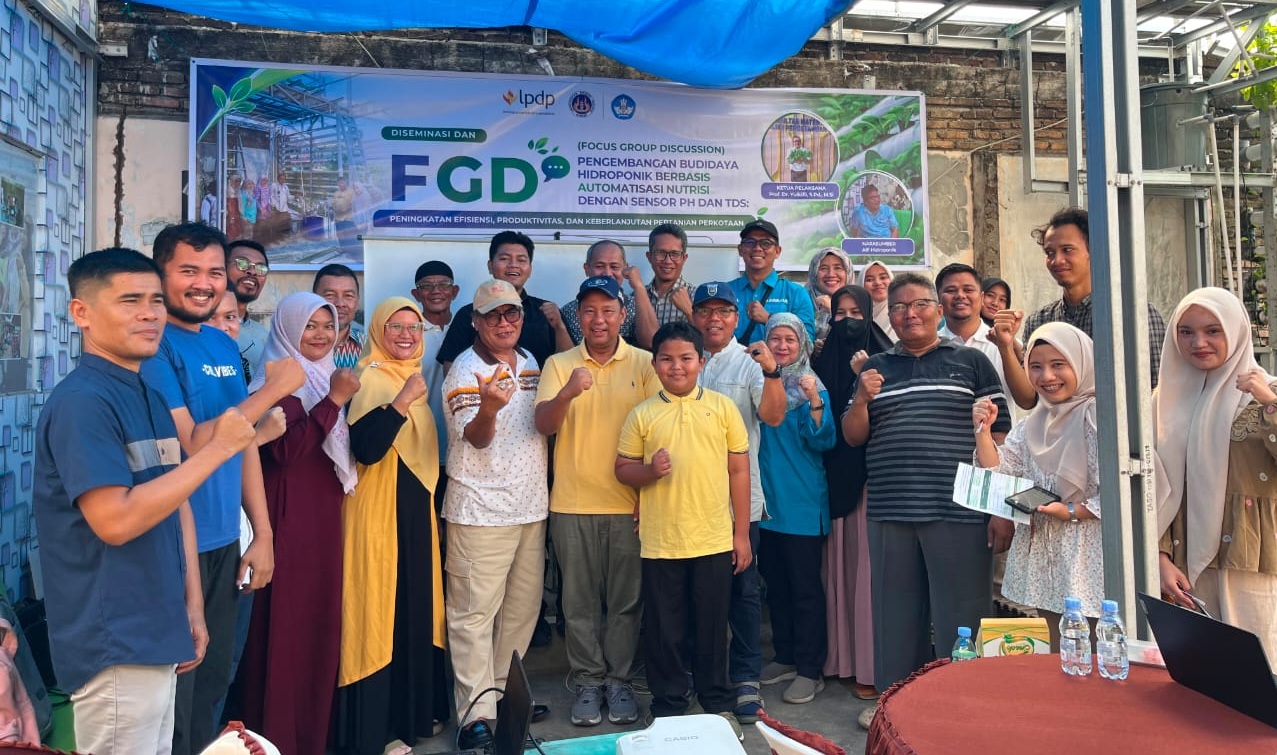 Sosialisasi Teknologi Sensor Berbasis Internet of Things (IoT) kepada praktisi hidroponik, penyuluh pertanian serta perwakilan Dinas Pertanian dan Ketahanan Pangan Kota Padang di Alfi Hidroponik, Jum’at (20/06/2026).