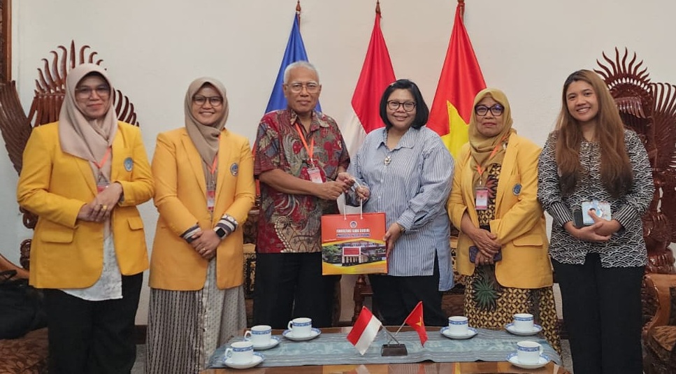 Tim Riset Low-Middle Income Country (LMIC), UNP melaksanakan penelitian di Vietnam untuk mengungkap strategi komunitas Muslim Cham dalam mengembangkan ekowisata halal.