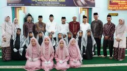Wakil Wali Kota Padangpanjang Allex Saputra bersama Pengurus TPQ dan Santri LPTQ Masjid Nurul Amri yang mengikuti Khatam Al-Qur’an, Minggu ((14/06/2026).