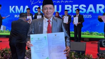 Dosen Universitas Islam Negeri (UIN) Mahmud Yunus Batusangkar Prof. Dr. Akhyar Hanif, M.Ag usai Penyerahan KMA Guru Besar Rumpun Ilmu Agama Periode II Tahun 2025 yang berlangsung di Jakarta, Senin (13/07/2026).