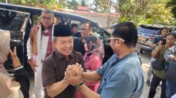 Anggota DPRD Sumbar Benny Saswin Nasrun didampingi Anggota Komisi III Hinca Panjaitan saat pulang dari Rutan Anak Air Padang, Jum’at (24/07/2026).