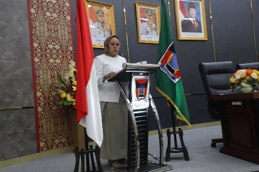 Juru bicara Fraksi Partai Gerindra DPRD Kota Padang, Dewi Susanti bersuara lantang di rapat paripurna DPRD Kota Padang.