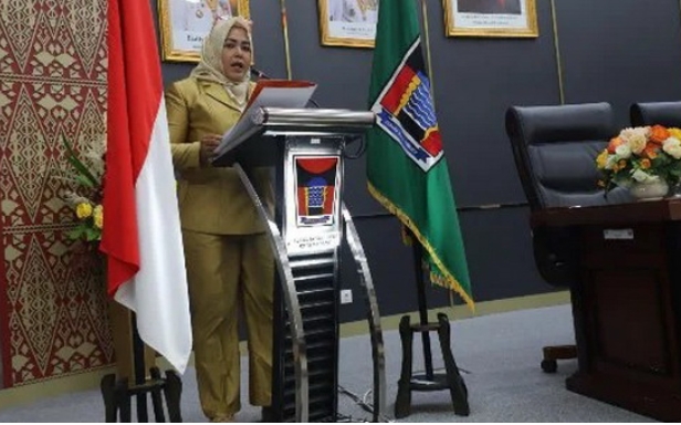 Juru bicara Fraksi Partai Golkar DPRD Kota Padang, Devi Vebrida menyampaikan Pandangan Akhir Fraksi Golkar