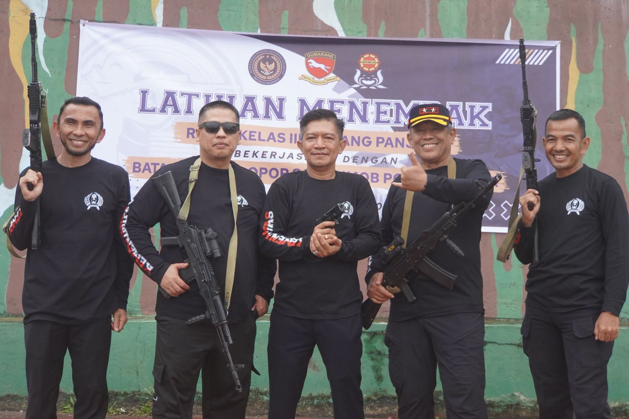 Kepala Kanwil Ditjenpas Sumbar Kunrat Kasmiri bersama Wali Kota Padangpanjang, Hendri Arnis, Wawako Allex Saputra, Danyon B Brimob Kompol Jendrival dan Karutan Padangpanjang Novri Abbas, Rabu (22/07/2026). 