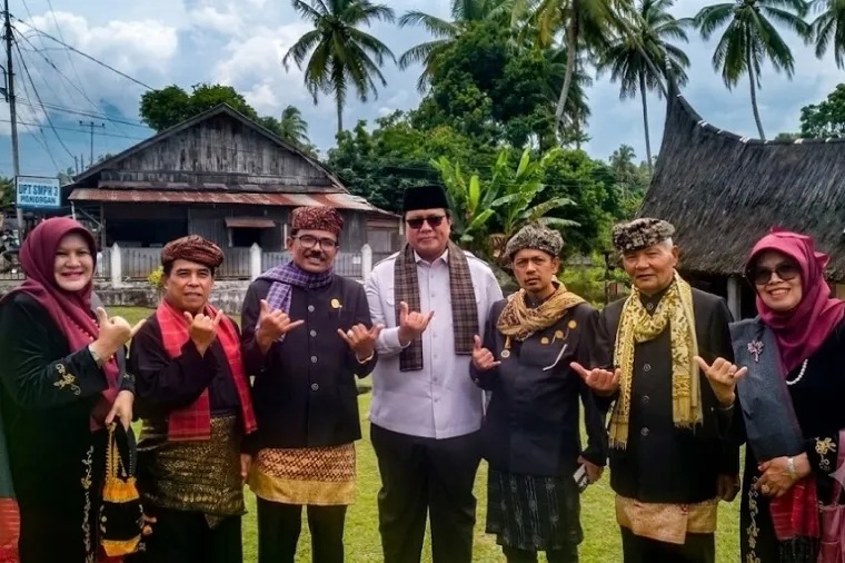 Momen pengukuhan pengurus SAKATO Luak Nan Tuo di Tabek Balairung Sari, Kecamatan Pariangan, Tanahdatar.