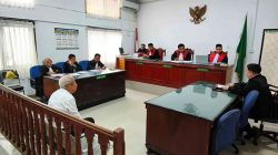 Rida K Liamsi saat menjalani persidangan di Pengadilan Negeri Pekanbaru, Rabu (22/07/2026). (Foto: Doc)