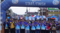 Wali Kota Padangpanjang Hendri Arnis bersama Ketua PASI Sumbar Muhammad Iqra Chissa Putra, Anggota DPRD Sumbar Erick Hamdani, Ketua DPRD Kota Padangpanjang Imbral, Kepala Dinas Pemuda dan Olahraga Sumbar Mahdianur Musa saat pelepasan peserta RunKraf 2026 di Simpang Empat Pasar Padangpanjang, Minggu (05/07/2026).