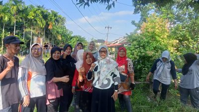Warga Komplek Pengambiran Permai, RT 01/RW 10, melaksanakan kegiatan gotong royong bersama, Minggu (05/07/2026) pagi.