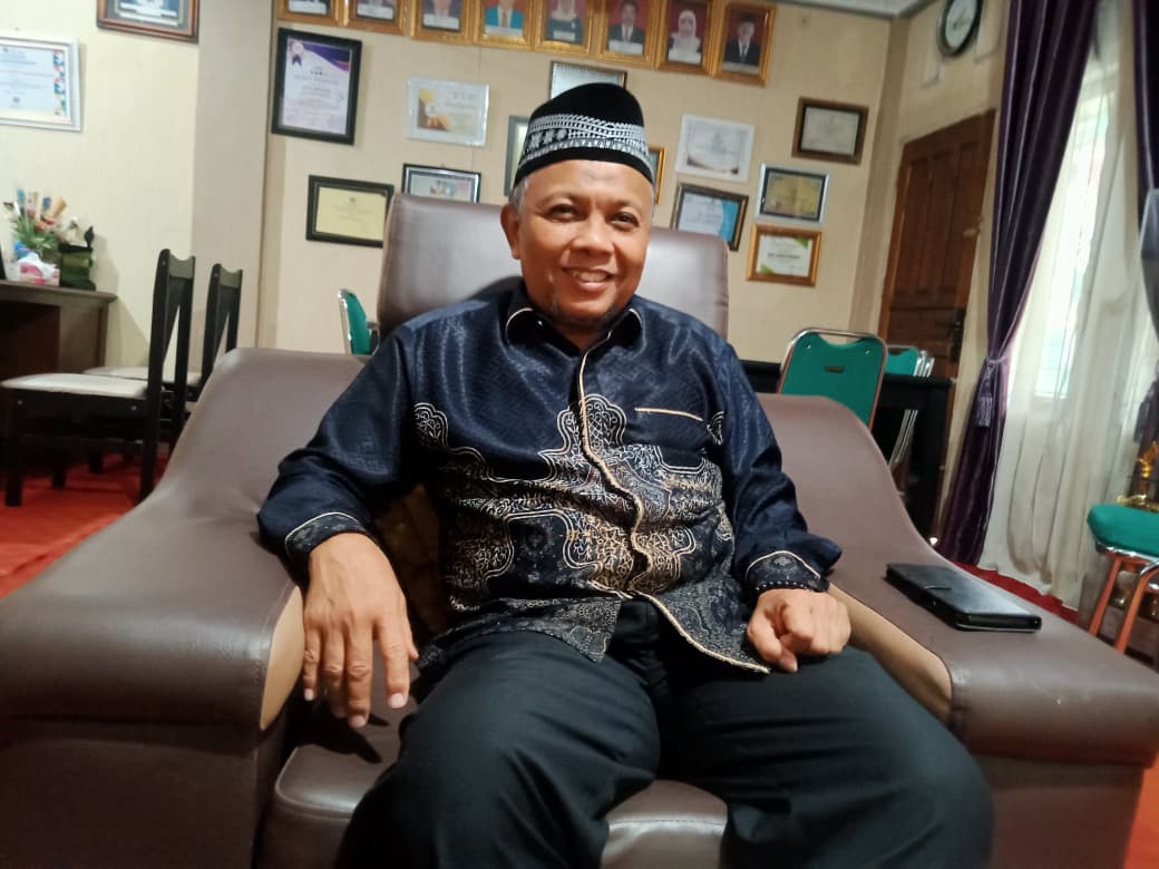 Kepala MAN 1 Padangpariaman Amrizon, S.Pd., M.Pd.I