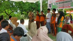 Anggota DPRD Sumatera Barat, Ir. Hj. Neldaswenti, M.Si saat menjaring aspirasi masyarakat dalam kegiatan reses perorangan masa persidangan III 2026 di SMKN 2 Sawahlunto, Rabu (19/08/2026).