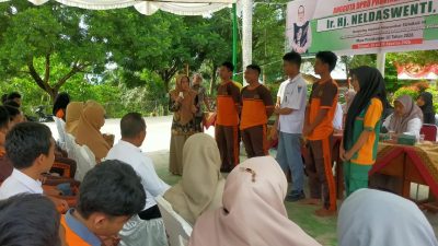 Anggota DPRD Sumatera Barat, Ir. Hj. Neldaswenti, M.Si saat menjaring aspirasi masyarakat dalam kegiatan reses perorangan masa persidangan III 2026 di SMKN 2 Sawahlunto, Rabu (19/08/2026).