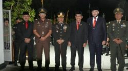 Wakil Ketua DPRD Kota Padang Mastilizal Aye saat kegiatan Apel Kehormatan dan Renungan Suci di TMP Kuranji, Senin dini hari (17/08/2026).