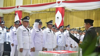 Bupati Padangpariaman John Kenedy Azis saat melantik 73 wali nagari di Hall IKK Parit Malintang, Rabu (26/08/2026).