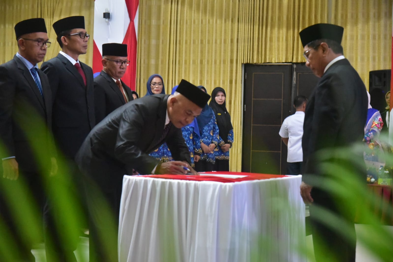 Bupati Padangpariaman John Kenedy Azis melantik sejumlah pejabat baru di lingkungan Pemkab Padangpariaman di hall IKK Paritmalintang, Rabu (19/08/2026).