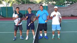 Danrem 032 Wirabraja Brigjen Aji Mimbarno bersama Wali Kota Pariaman Yota Balad saat main tenis bersama, Sabtu (29/08/2026).