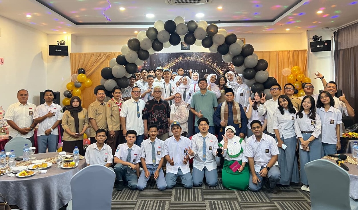 Perayaan anniversary yang mengusung semangat “A Decade of Memorable Journey – 10 Years of Learning, Growing and Achieving” tersebut diikuti oleh seluruh karyawan Favehotel Olo Padang.