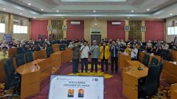 Foto bersama setelah kegiatan Implementasi Wakaf untuk Kesejahteraan Mahasiswa.