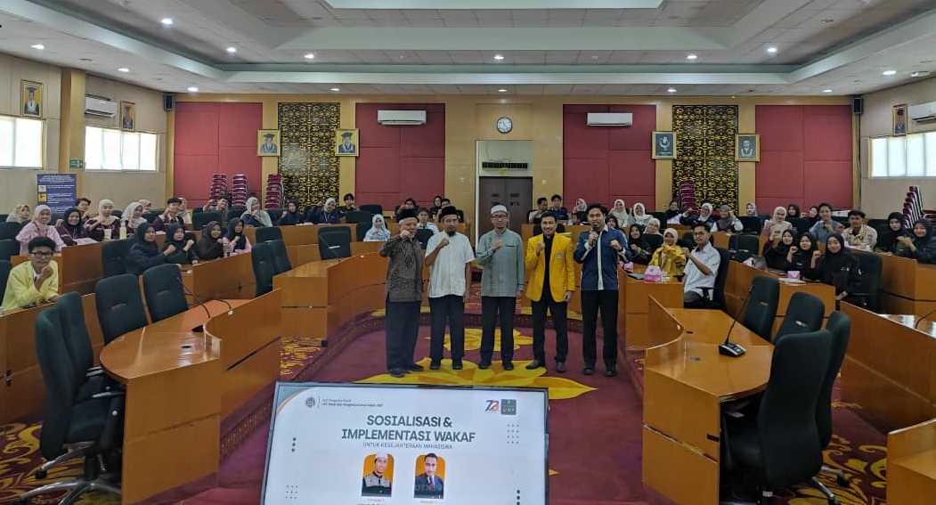 Foto bersama setelah kegiatan Implementasi Wakaf untuk Kesejahteraan Mahasiswa.