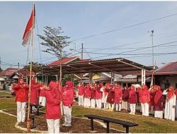Emak-emak Komplek Polda Balai Baru jadi Petugas Upacara Bendera HUT ke-81 RI