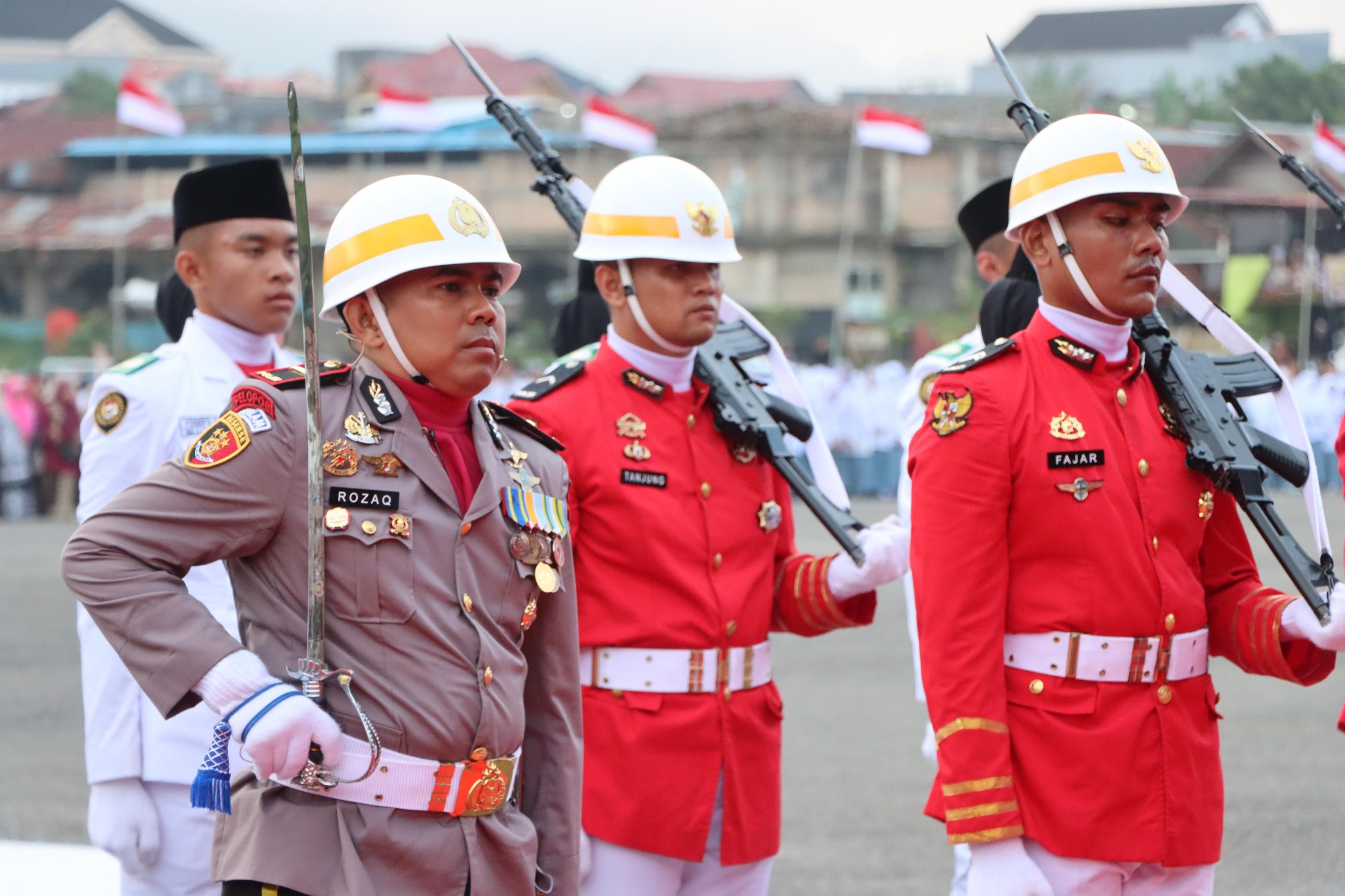 IPDA Mubdiul Rozaq saat menjadi pemimpin Paskibraka dalamUpacara HUT Kemerdekaan Republik Indonesia di Kota Padangpanjang, Senin (17/08/2026).