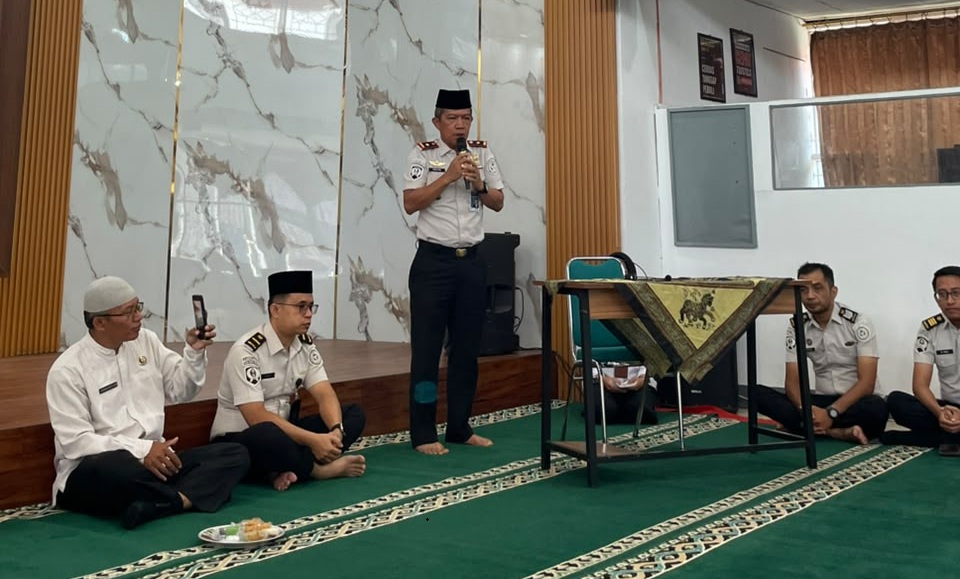 Karutan Kelas IIB Padangpanjang Novri Abbas saat peringatan Maulid Nabi Muhammad SAW di Rutan Padangpanjang, Rabu (26/08/2026).
