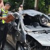 Hilang Kendali, Minibus Tabrak Warung di Sungai Limau