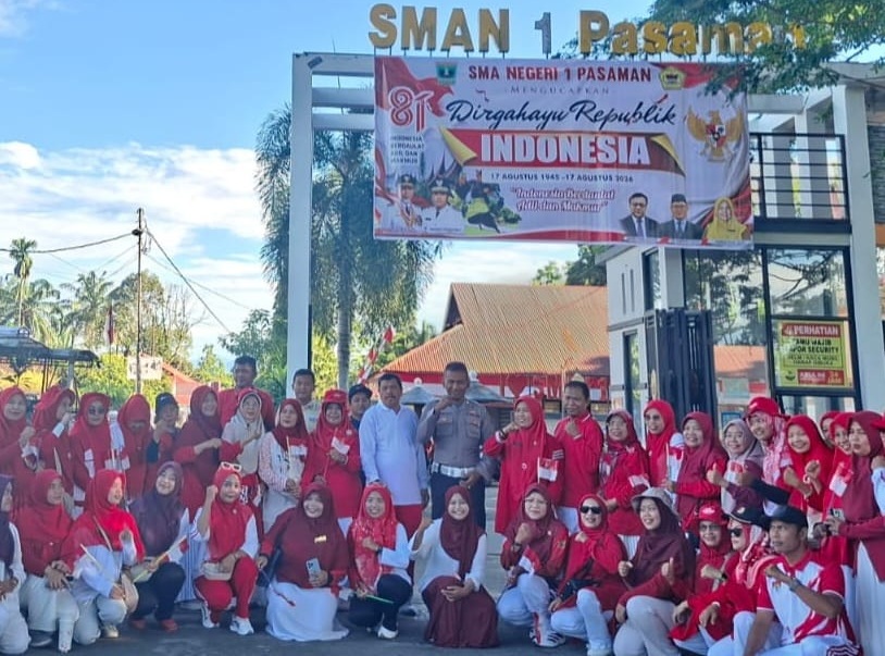 Kegiatan peringatan HUT ke 81 Kemerdekaan Republik Indonesia di SMAN 1 Pasaman dengan melibatkan guru dan siswa, Sabtu (15/08/2026).
