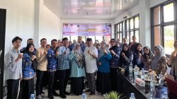 Kepala Dinas Perpustakaan dan Arsipan Kabupaten Solok Selatan Syamsuria, S.Pd, MM bersama peserta Sosialisasi Aplikasi SIMPAN.
