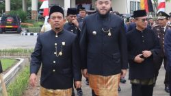 Ketua DPRD Kota Padang Muharlion bersama Wali Kota Padang Fadly Amran saat peringatan HJK ke 351 Padang, Jum’at (07/08/2026).