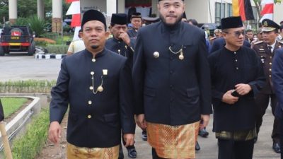 Ketua DPRD Kota Padang Muharlion bersama Wali Kota Padang Fadly Amran saat peringatan HJK ke 351 Padang, Jum’at (07/08/2026).
