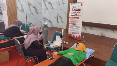 Anggota DWP Rutan Padangpanjang saat mengikuti kegiatan Donor Darah Peringatan Hari Kemerdekaan ke 81 Republik Indonesia di aula Rutan Kelas IIB Padangpanjang, Senin (10/08/2026).