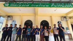 Kepala Rutan Kelas IIB Padangpanjang Novri Abbas bersama jajaran dan pengurus Masjid Nurul Furqon usai kegiatan gotong royong, Jum’at (07/08/2026).
