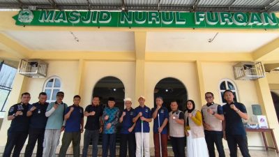 Kepala Rutan Kelas IIB Padangpanjang Novri Abbas bersama jajaran dan pengurus Masjid Nurul Furqon usai kegiatan gotong royong, Jum’at (07/08/2026).