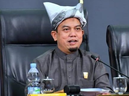 Ketua DPRD Kota Padang Muharlion, S.Pd.