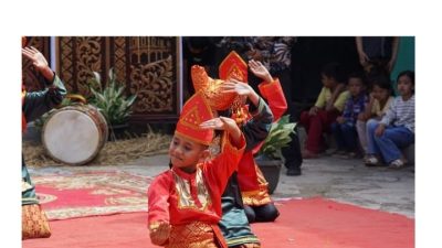 Penampilan salah satu peserta Alek Nagari Mungo, Kecamatan Mungka, Kabupaten Limapuluh Kota.