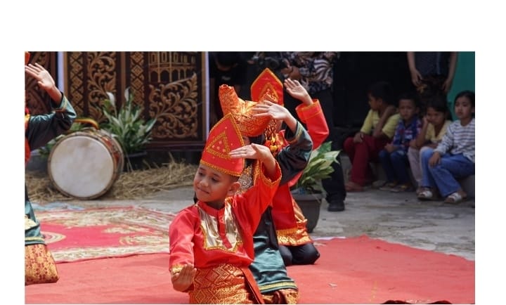 Penampilan salah satu peserta Alek Nagari Mungo, Kecamatan Mungka, Kabupaten Limapuluh Kota.