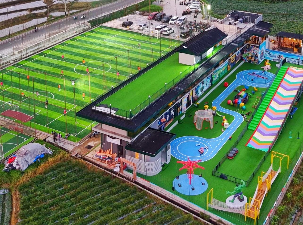 Komplek Nagura Cafe, Dbox Arena dan Dbox Play Arena di Tajujuang, Kelurahan Ganting, Kecamatan Padangpanjang Timur, Kota Padangpanjang, Sumatera Barat.