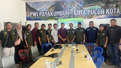 Pasi Intel Kodim 0306 Limapuluh Kota Letda Czi Johan saat bersilaturahmi dengan jajaran pengurus PWI Payakumbuh-Limapuluh Kota, Kamis (20/08/2026).