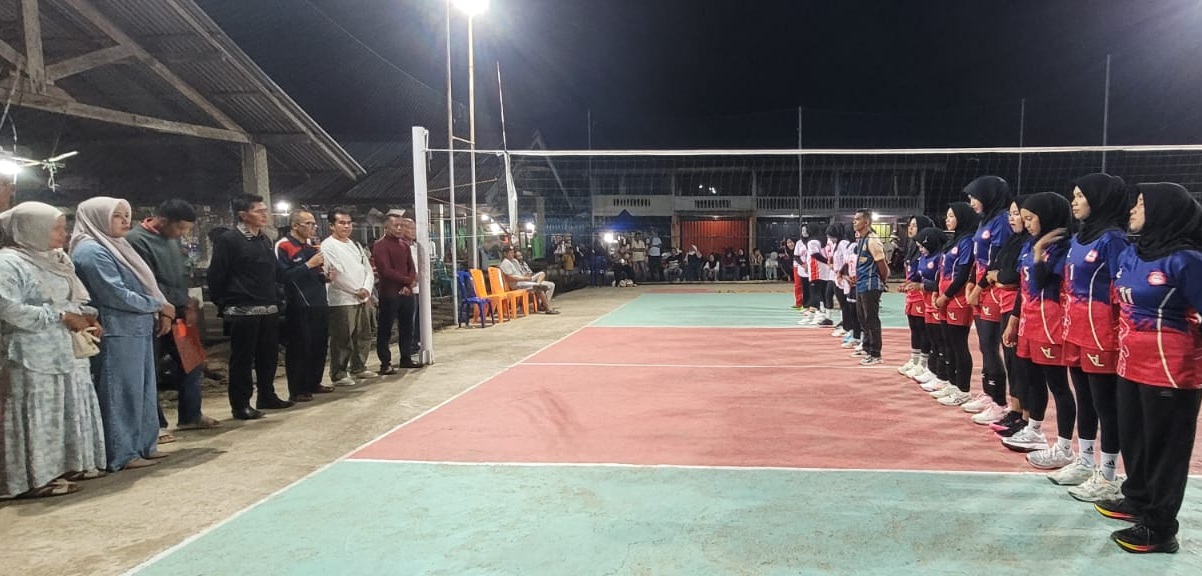 Pembukaan kegiatan bola volly di tingkat Kecamatan Kapur IX, Limapuluh Kota
